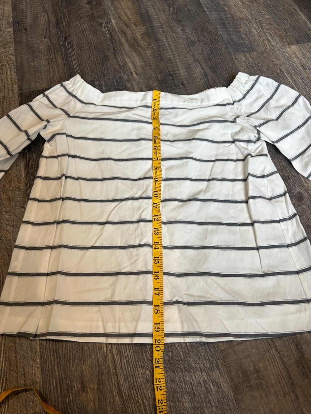 W by Worth White Off-Shoulder Tunic with Gray Stripes Size 4 - Picture 5 of 6